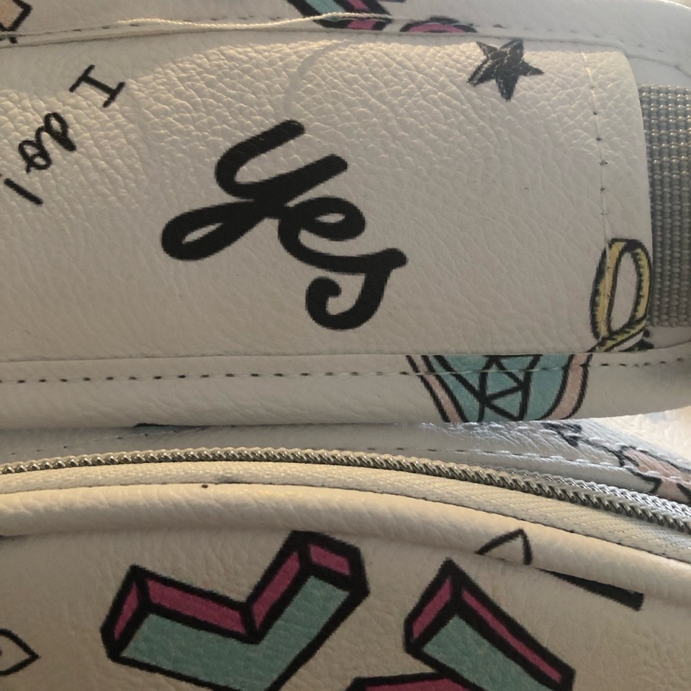 Betsey Johnson
I Do Collection Printed "I Do" Veagn PVC Hat Box Accessory Bag - Picture 12 of 14